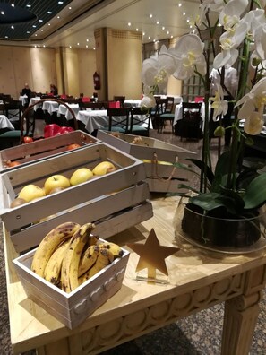 Lunch and dinner served, Regional cuisine