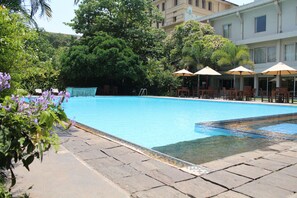 Outdoor pool, pool umbrellas, sun loungers