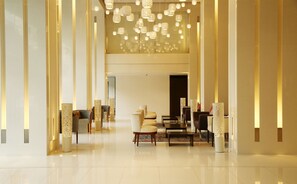 Pool views, open daily - Ramada by Wyndham Colombo (Colombo)