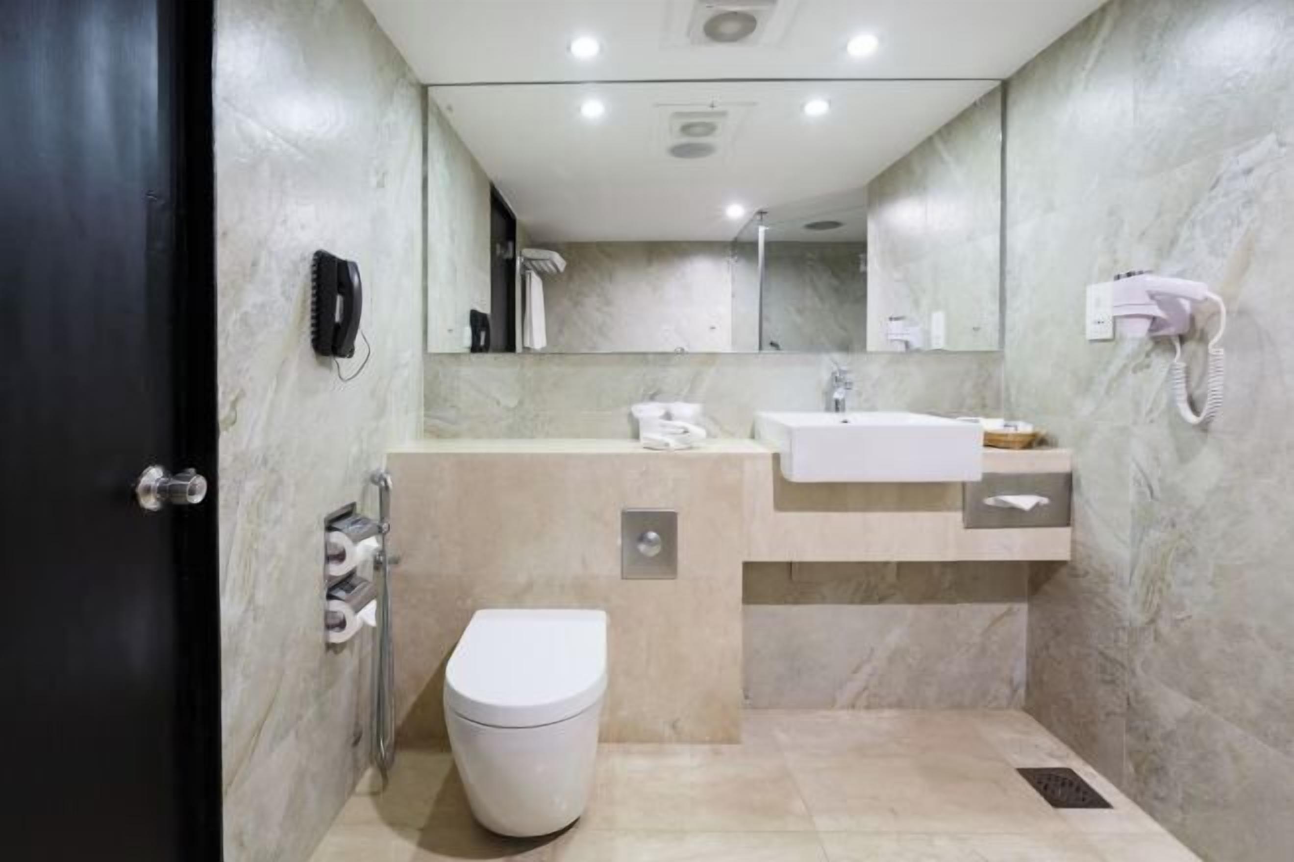 أحواض استحمام وحجيرات دش منفصلة، دُش غزير