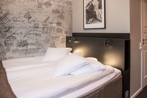 Pillowtop-Betten, Zimmersafe, Schreibtisch, Verdunkelungsvorhänge