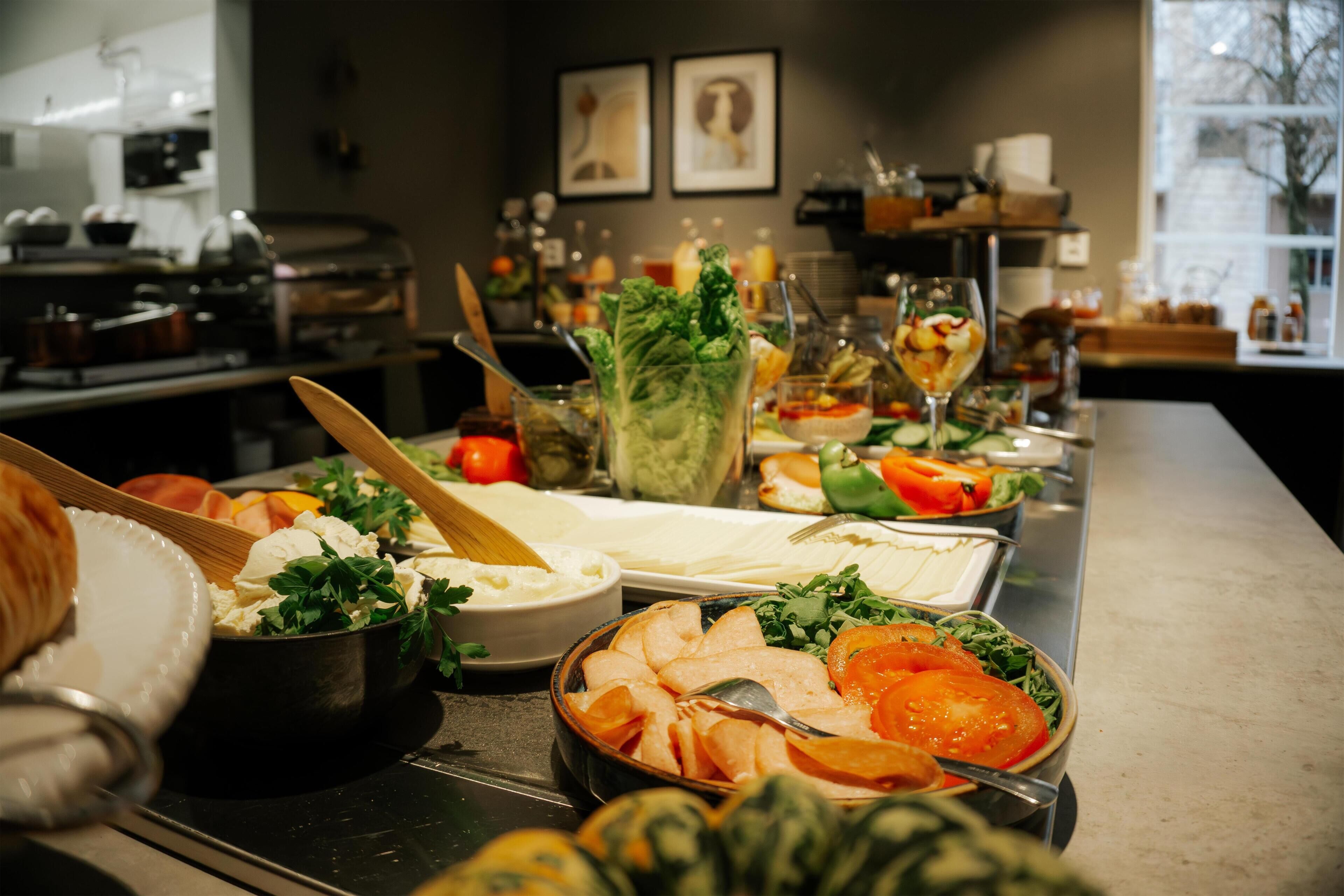 Sudah termasuk sarapan prasmanan setiap hari