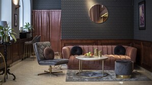 A modern living room with a sofa, armchair, round coffee table, and decorative items. - Hotell Boras, BW Signature Collection (Borås)