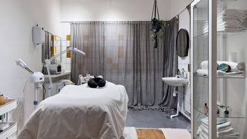 Tratamientos faciales, manicura y pedicura, masajes