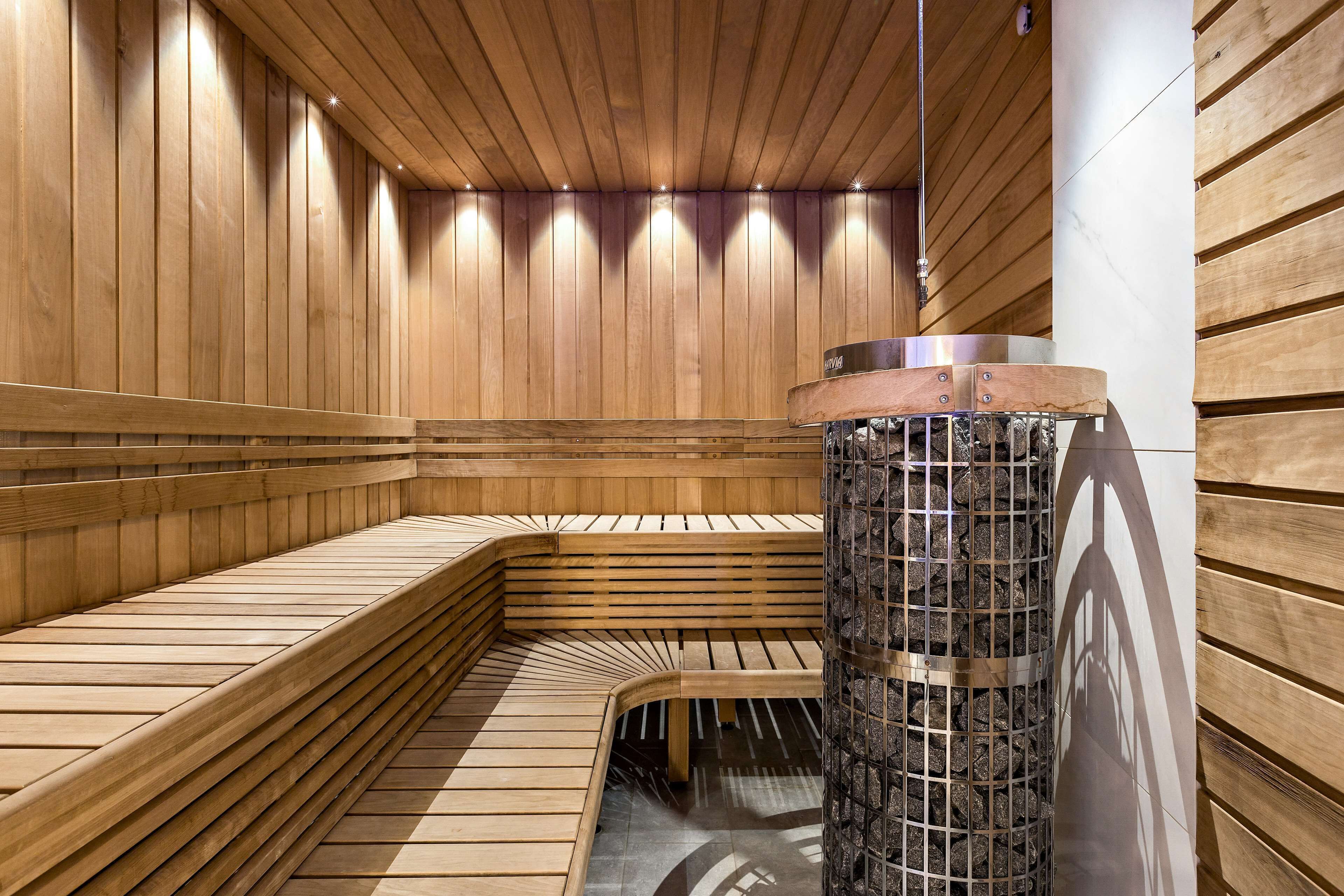 フェイシャル トリートメント、マニキュアとペディキュア、マッサージ