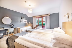 Familienzimmer, 2 Einzelbetten, Nichtraucher (with Sofabed)