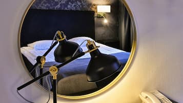 Hypo-allergenic bedding, in-room safe, desk, blackout drapes
