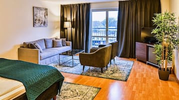 Family Room | Hypo-allergenic bedding, in-room safe, desk, blackout curtains
