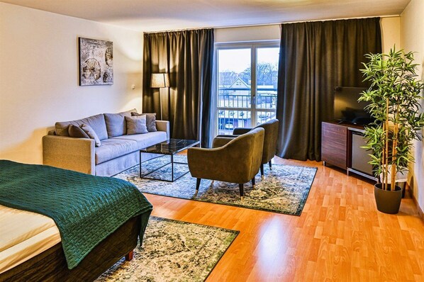 Standard Quadruple Room | 1 bedroom, hypo-allergenic bedding, in-room safe, desk