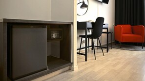Standard Double Room, 1 King Bed | Hypo-allergenic bedding, in-room safe, desk, blackout curtains - Hotell Amadeus (Halmstad)