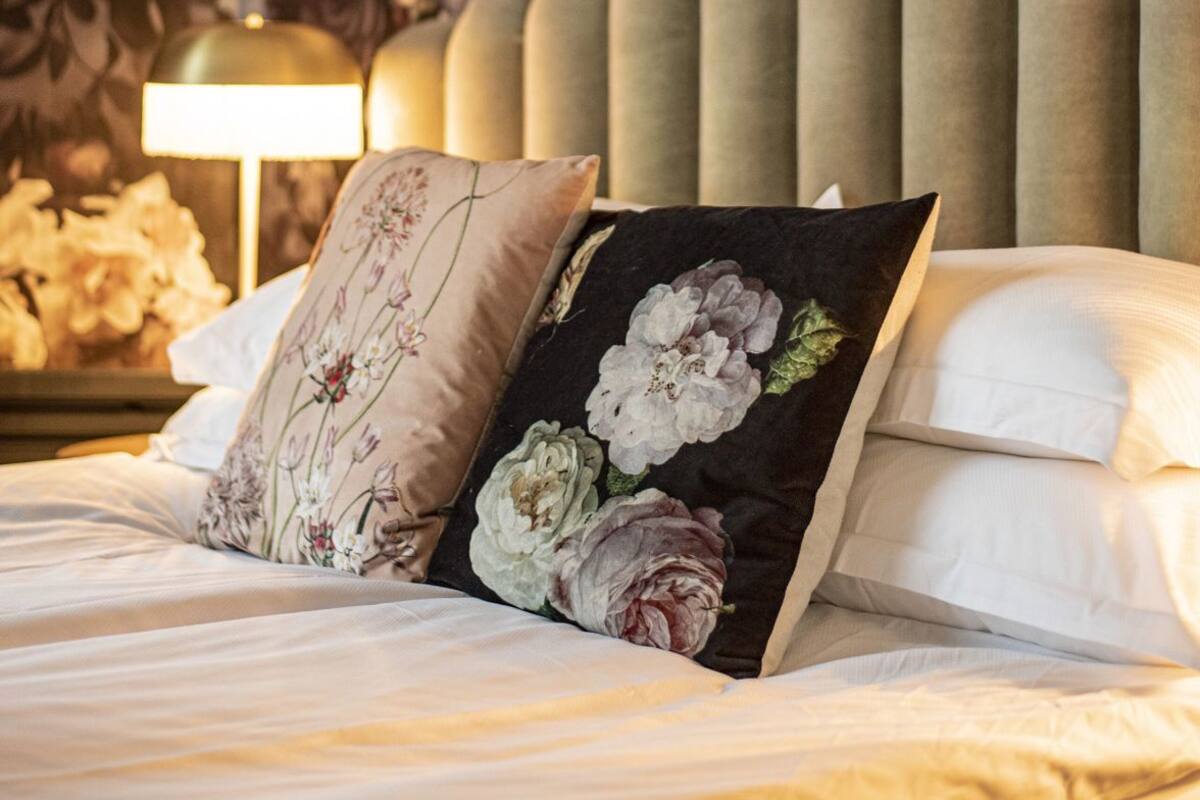 Hypo-allergenic bedding, minibar, in-room safe, individually furnished