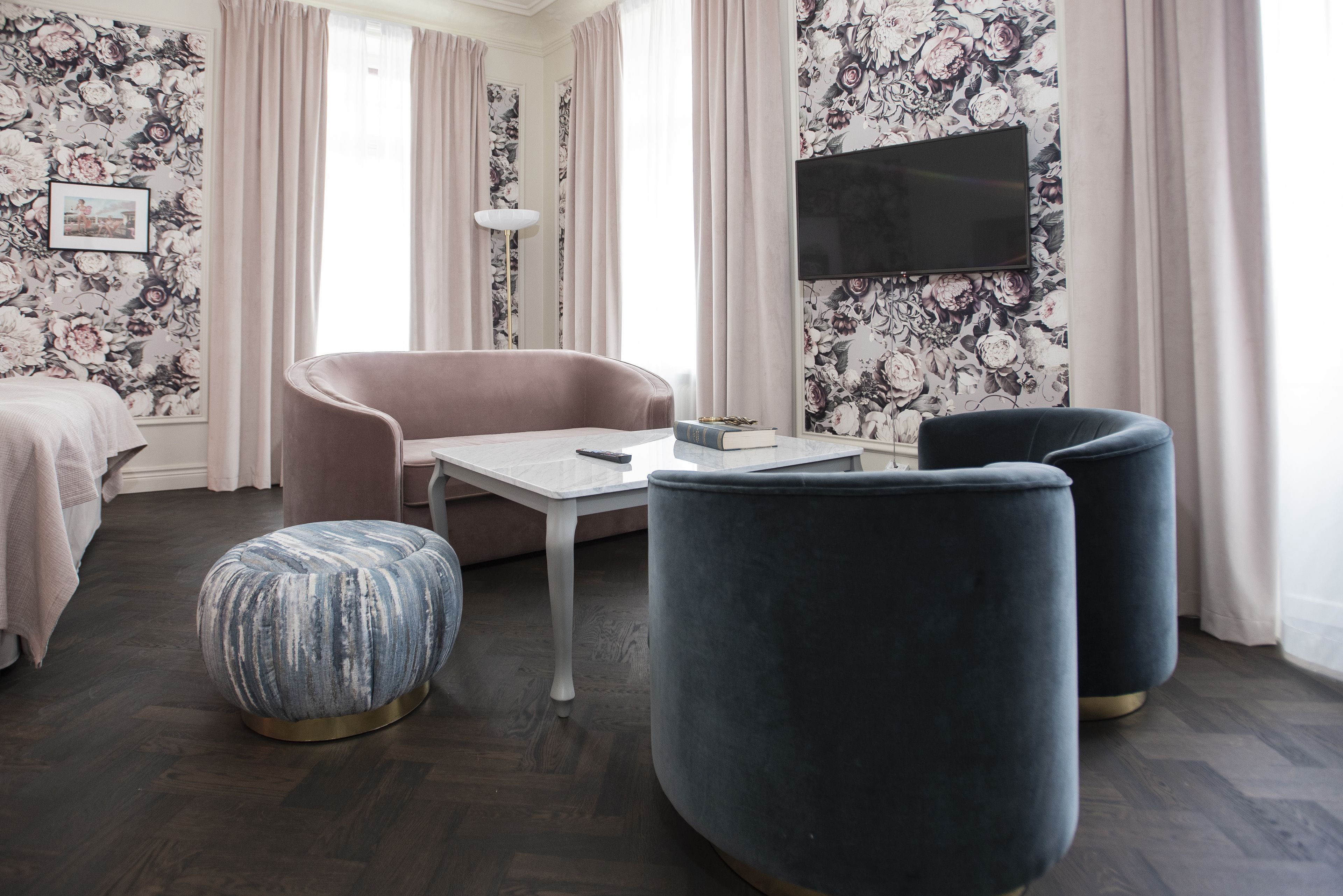 1 bedroom, hypo-allergenic bedding, minibar, in-room safe