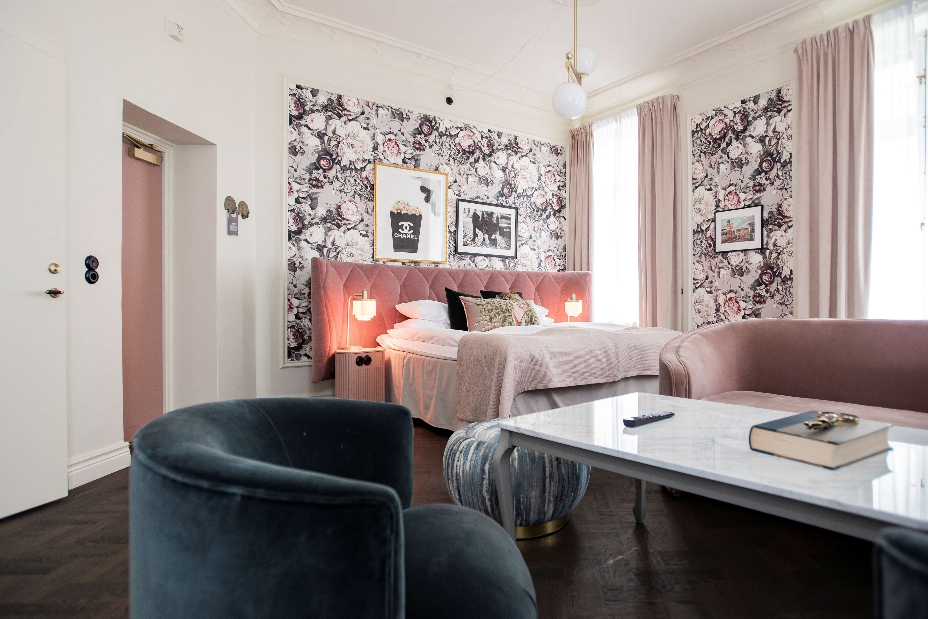 Ropa de cama hipoalergénica y minibar 