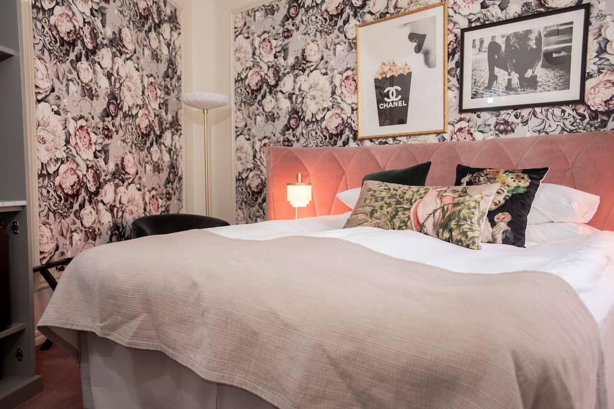 Habitación estándar, 1 cama de matrimonio, no fumadores | 1 dormitorio, ropa de cama hipoalergénica, minibar y caja fuerte
