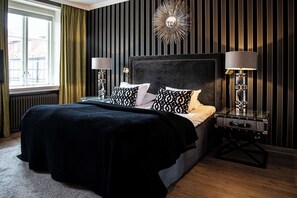 Premium Room, 1 King Bed, Non Smoking, Balcony