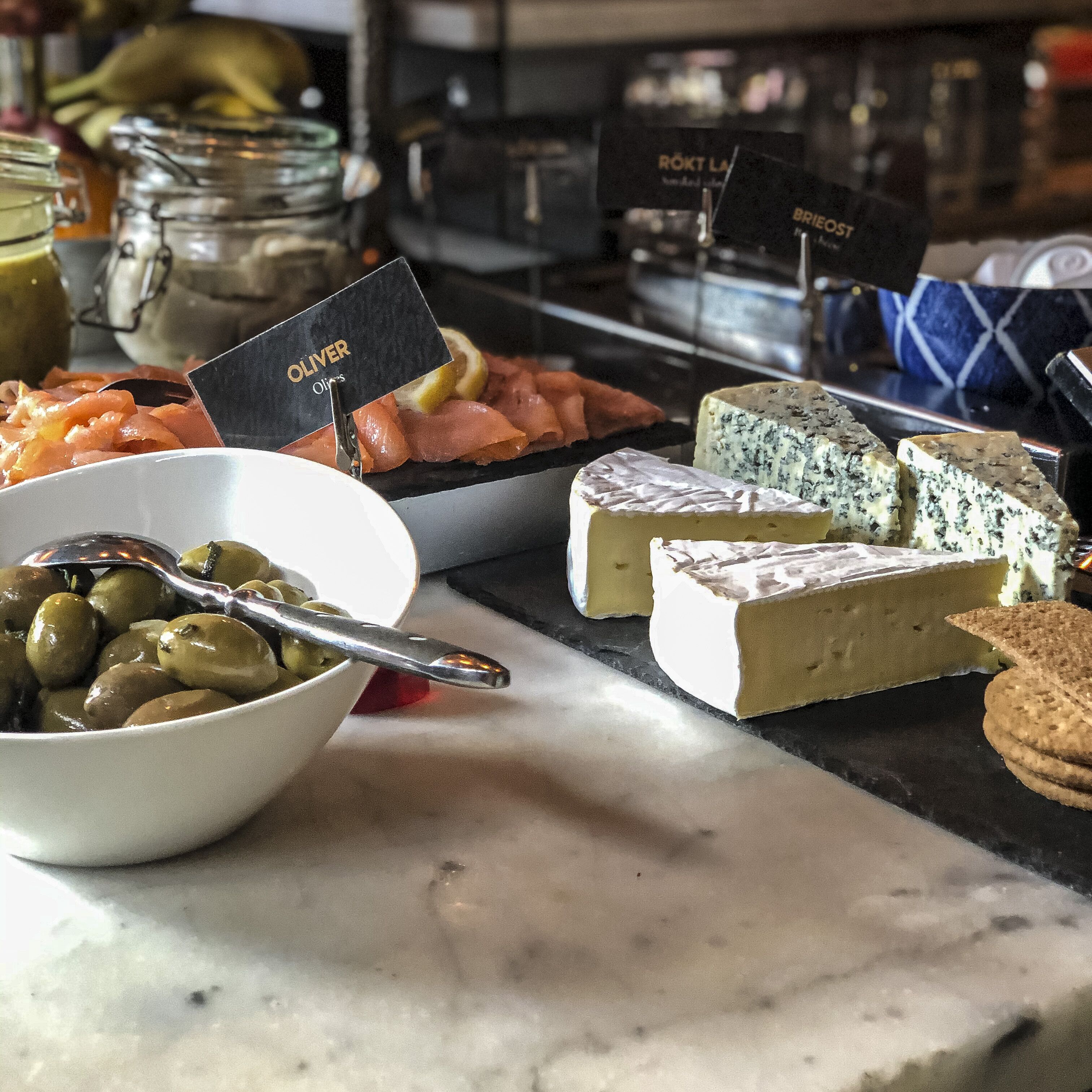 Café da manhã com buffet grátis todos os dias