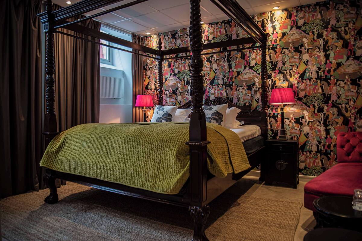 Premium Room, 1 King Bed, Non Smoking, Jetted Tub (Location - Below Ground)