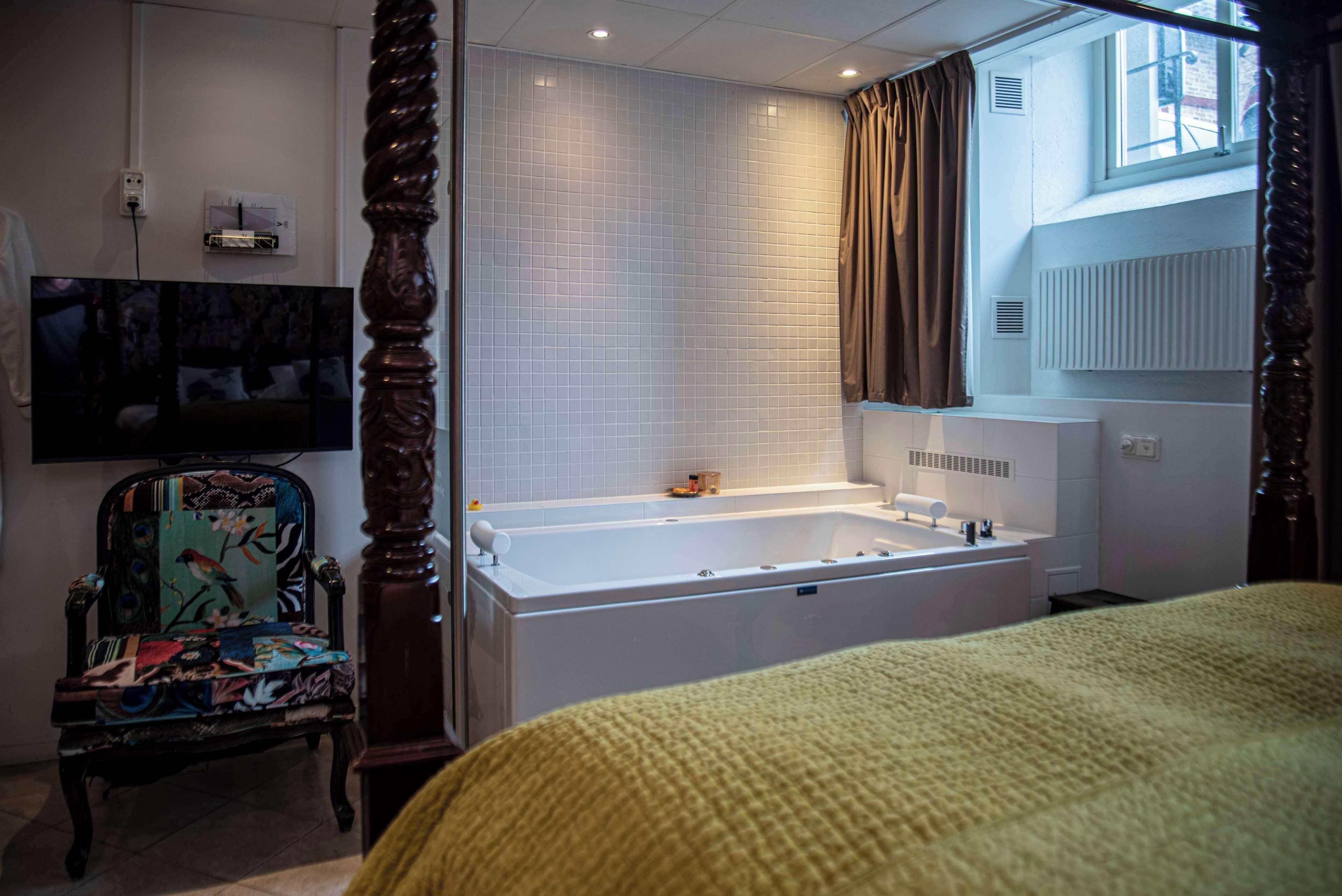 premium room, 1 king bed, non smoking, jetted tub | 1 bedroom, individually decorated, individually furnished