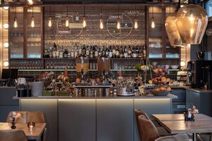 供应早餐和晚餐，国际美食