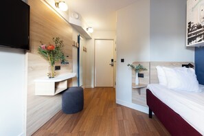1 dormitorio, espacio para trabajar con un portátil, cortinas opacas