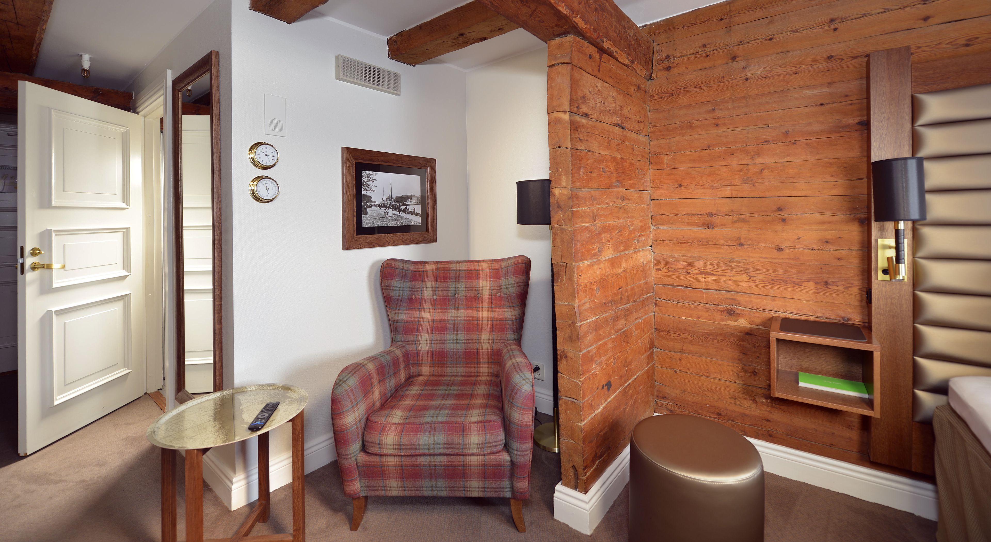 room (singie) | living area | tv