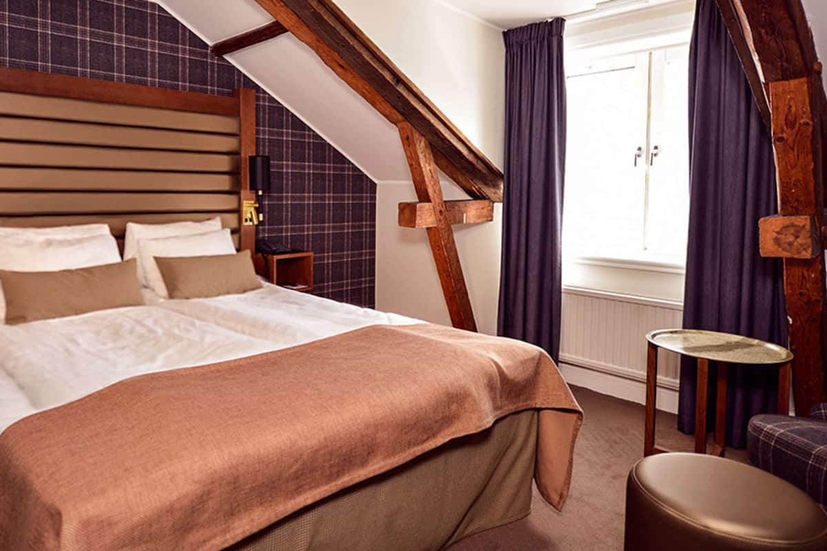 Superior Room, 1 Double Bed | Desk, laptop workspace, iron/ironing board, bed sheets