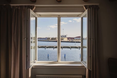 Superior Room, 1 Double Bed | Desk, laptop workspace, iron/ironing board, bed sheets