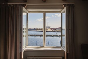 Superior Room, 1 Double Bed | Desk, laptop workspace, iron/ironing board, bed sheets