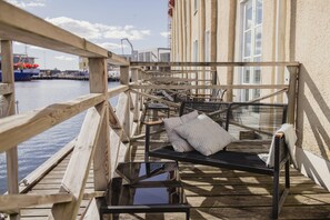 Superior Queen with Balcony | Escritorio y espacio para trabajar con laptop 