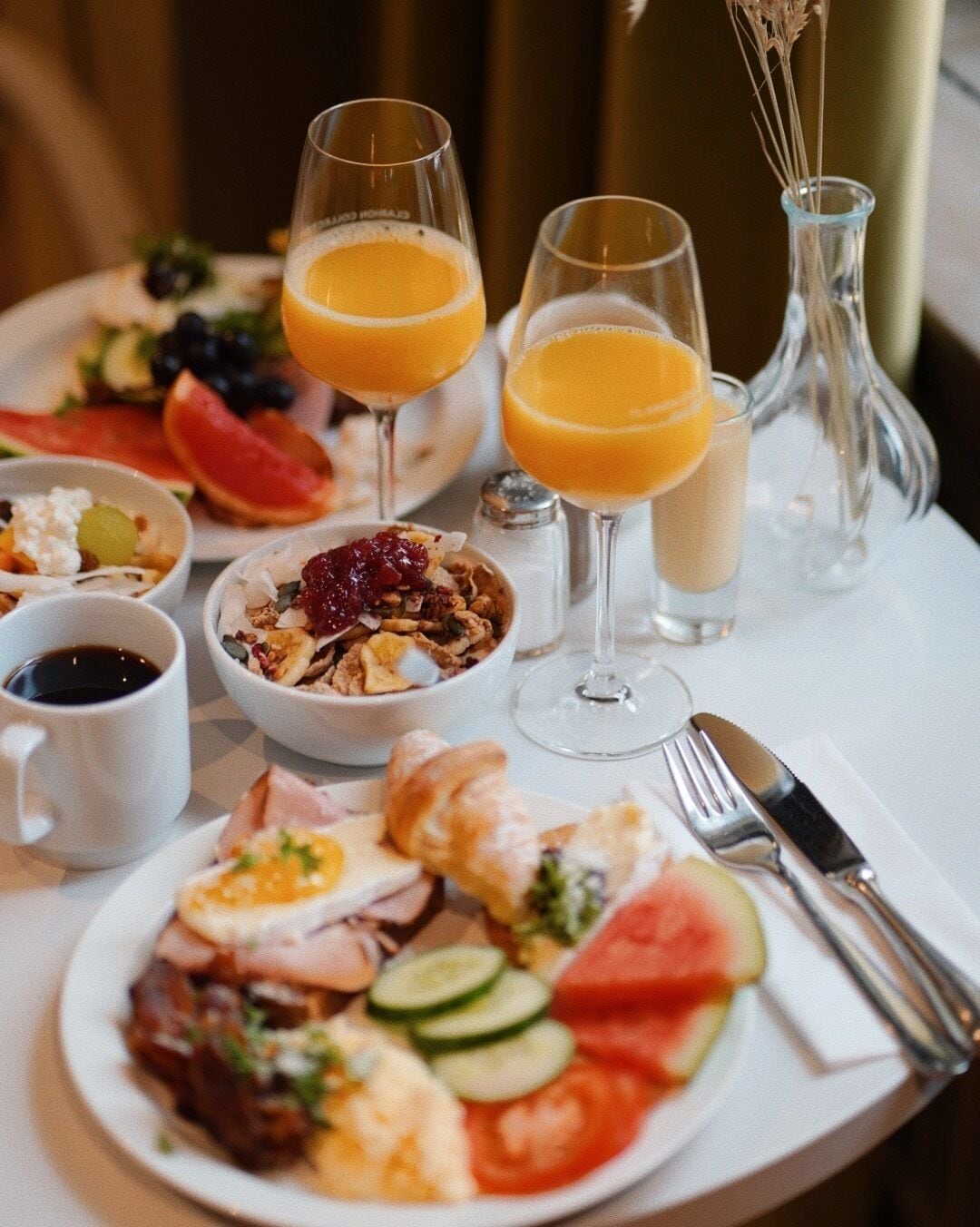 free daily full breakfast