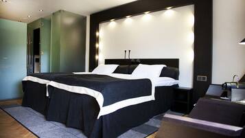 Premium bedding, in-room safe, desk, laptop workspace