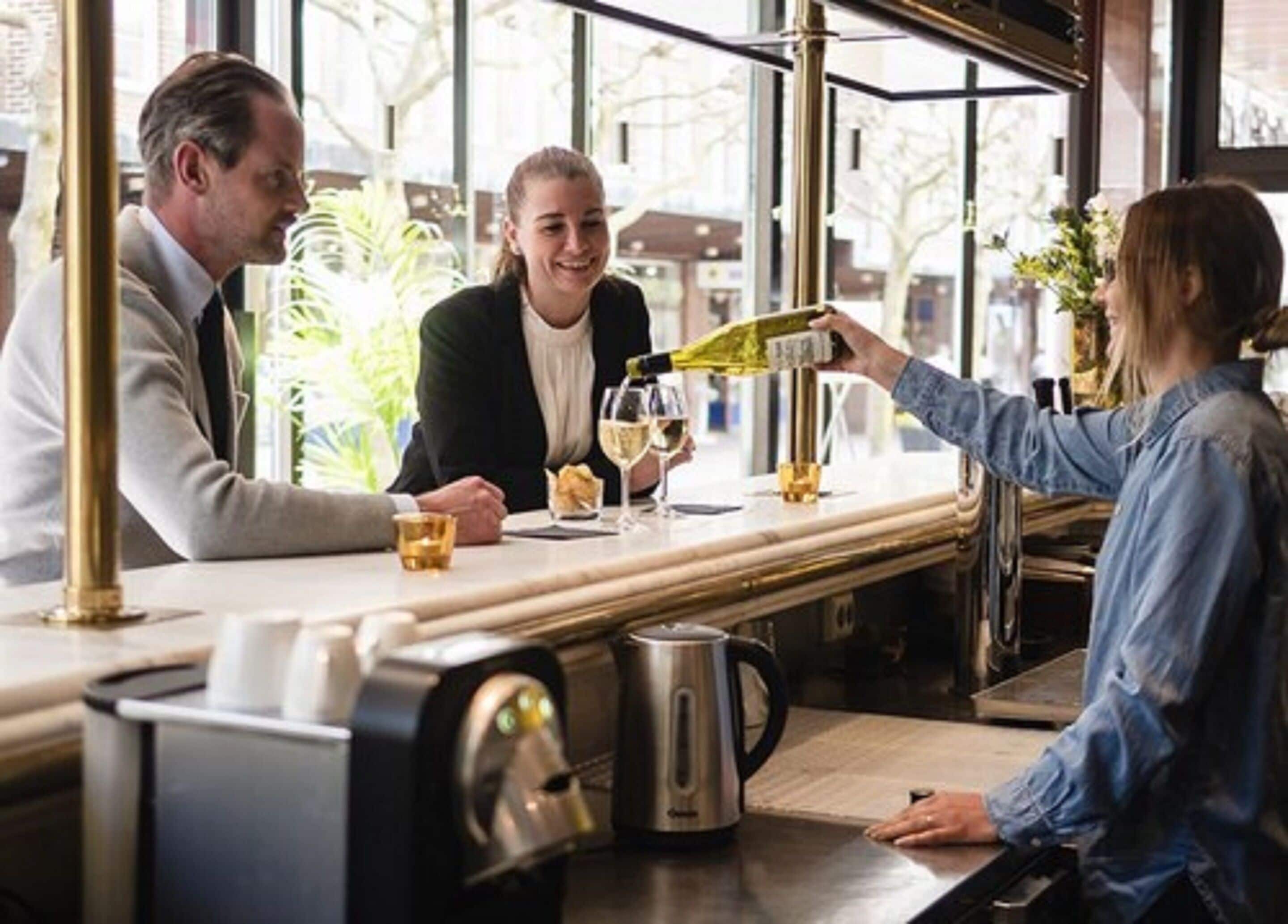 تناول الطعام في الهواء الطلق، مفتوح يوميًا