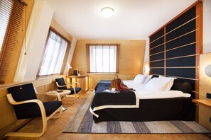 Queen Room (140 cm) | 1 bedroom, premium bedding, in-room safe, desk