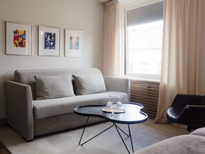 LED TV, streaming services