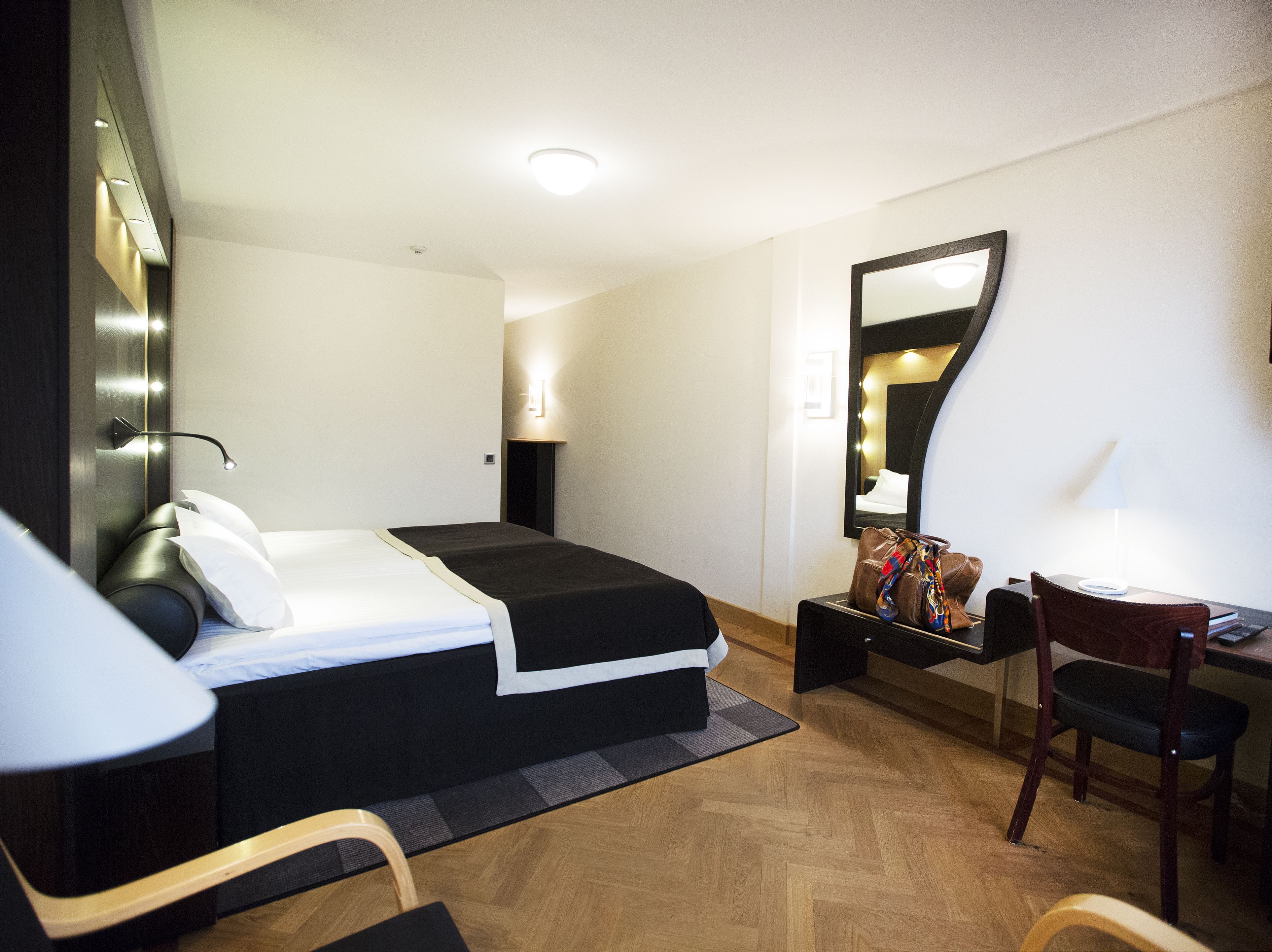 1 bedroom, premium bedding, in-room safe, desk