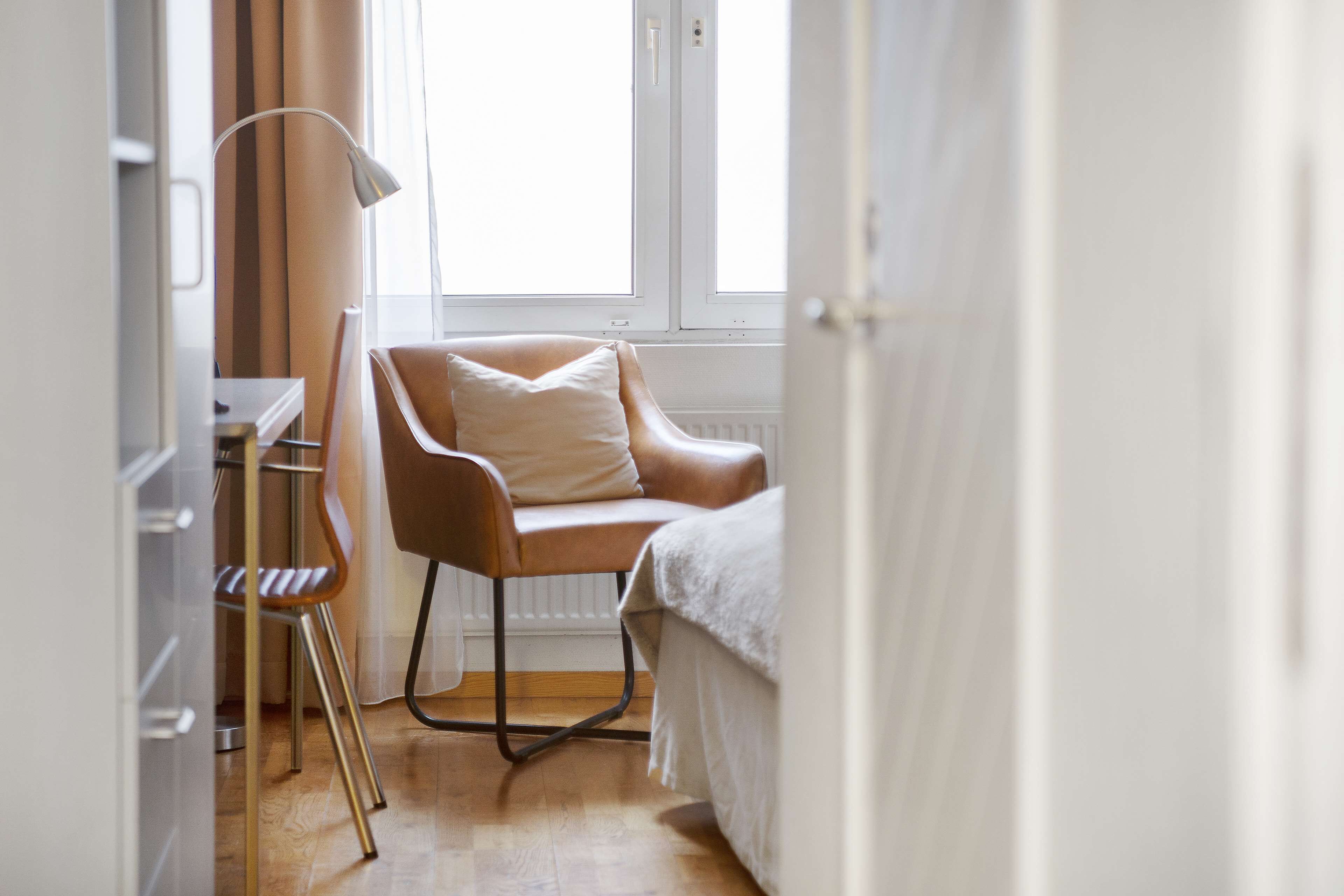 Economy Room, 2 Twin Beds, Non Smoking | In-room safe, individually decorated, individually furnished, desk