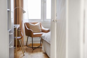 Økonomirom, 2 enkeltsenger, ikke-røyk | Safe på rommet, individuelt dekorert, individuelt innredet og skrivebord