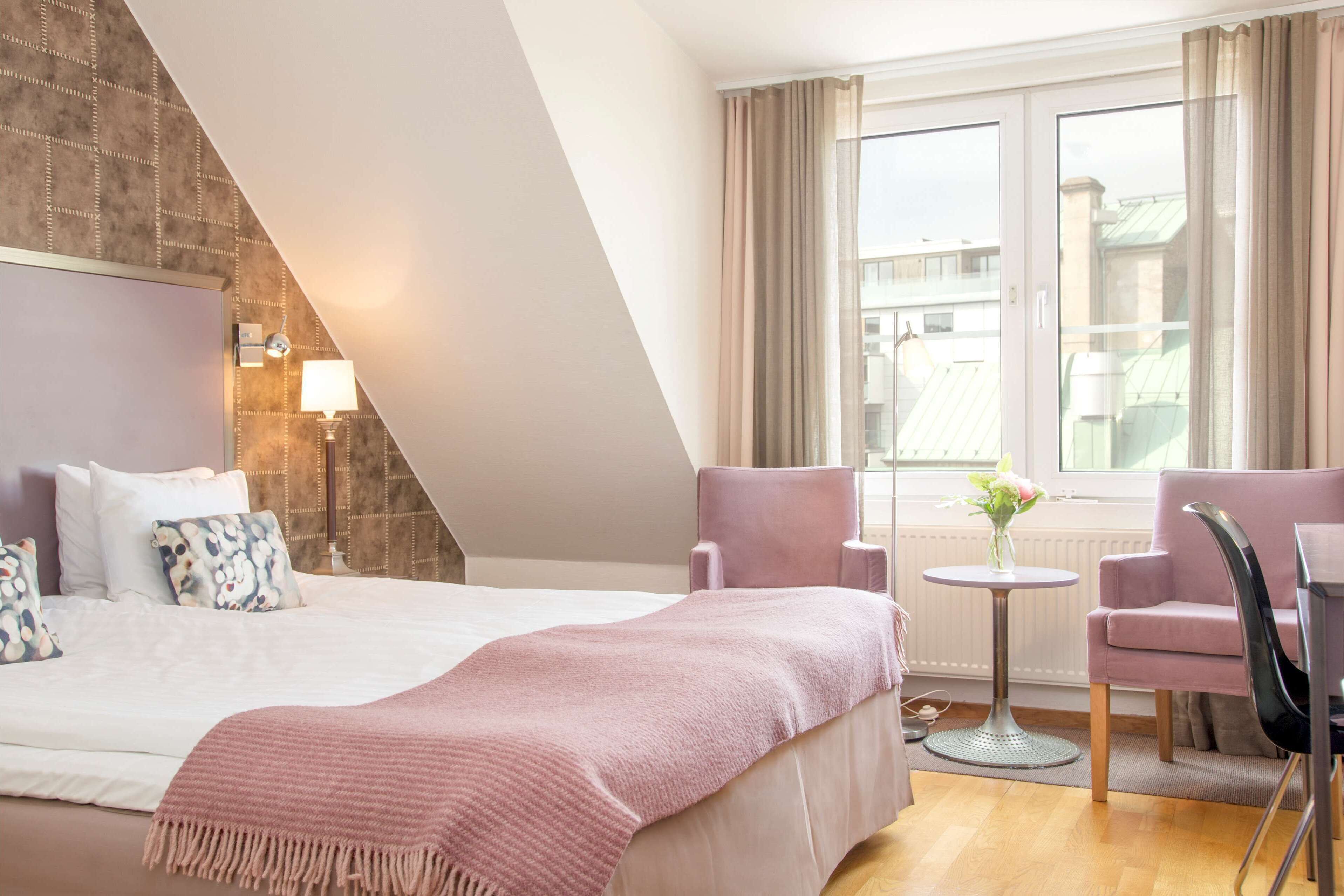Standardzimmer, 2 Einzelbetten, Nichtraucher | Zimmersafe, Schreibtisch, Babybetten, individuell dekoriert