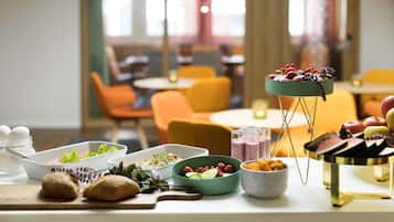 Free daily buffet breakfast