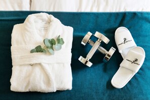 Free cots/infant beds, free WiFi, bed sheets