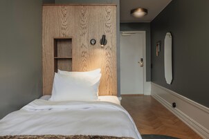 Single Room (Compact) | Desk, iron/ironing board, free WiFi, bed sheets