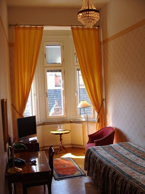 Standard Single Room | Living area | Flat-screen TV - Home Hotel BALTZAR (Malmo)