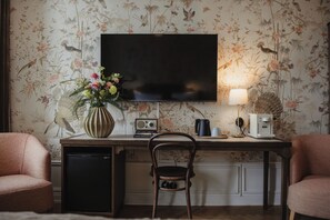 Deluxe Double Room | Desk, iron/ironing board, free WiFi, bed sheets - Home Hotel Baltzar  (Malmo)