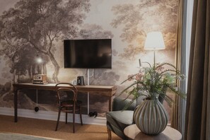 Superior Room | Desk, iron/ironing board, free WiFi, bed sheets