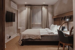 Cabin (Compact, Without window) | Desk, iron/ironing board, free WiFi, bed sheets