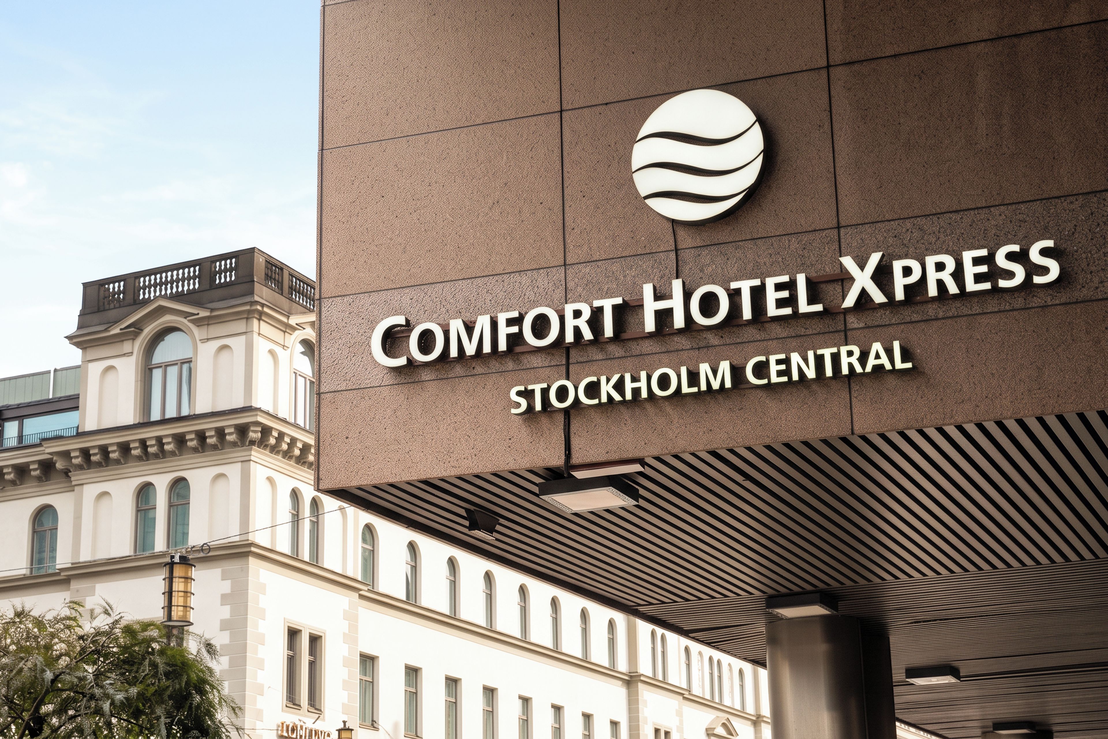A sign for Comfort Hotel Xpress in Stockholm Central.