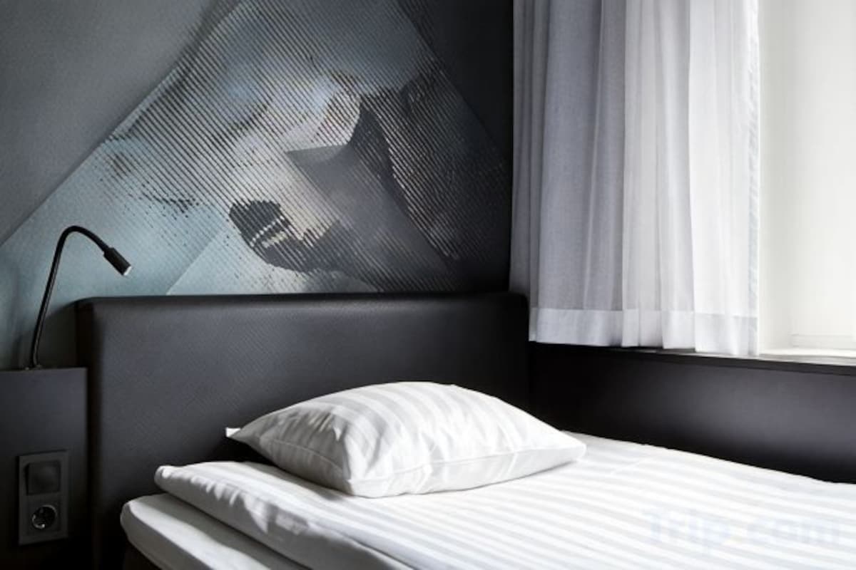 Compact Single Room