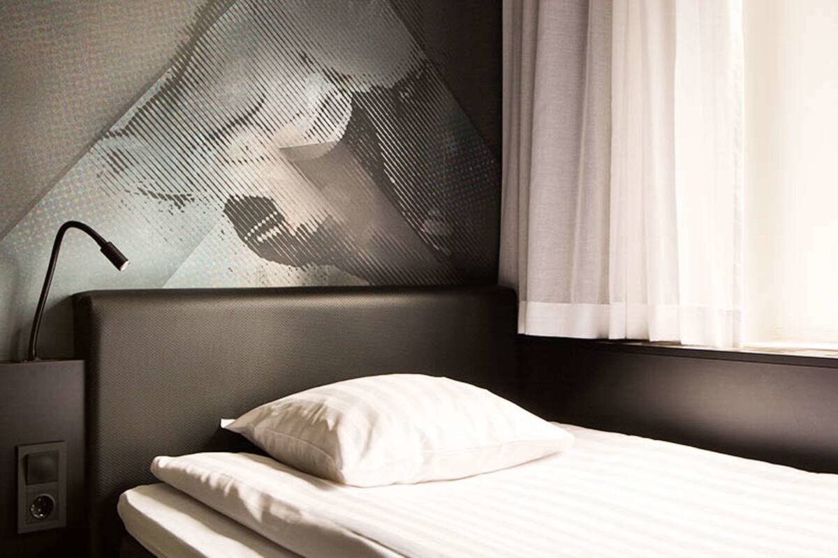 Blackout curtains, free WiFi, bed sheets