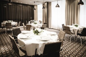 Breakfast, lunch, dinner served; Belgian cuisine 