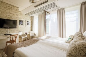 Superior-Zimmer, Balkon | Allergikerbettwaren, Minibar, Schreibtisch, kostenloses WLAN